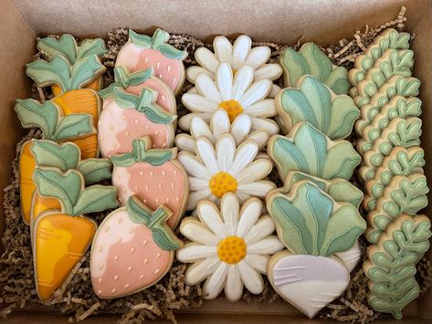 Garden Theme Cookies Decorated, Farmers Market Decorated Cookies, Farmers Market Smash Cake, Farmers Market Baking Ideas, Farmers Market Baby Shower Cookies, Farmers Market Cookies Decorated, Farmers Market Treats, Locally Grown Baby Shower Cookies, Farmers Market Sugar Cookies