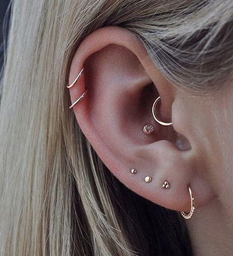 Ušný Piercing, Different Piercings, Piercing Snug, Minimalist Ear Piercings, Ear Peircings, Ear Piercings Chart, Piercing Conch, Helix Piercings, Cool Ear Piercings