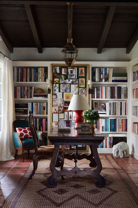 noel pittman los angeles office Veranda Magazine, Outdoor Entertaining Spaces, White Upholstery, Home Libraries, Built In Bookcase, Colonial House, Home Library, Residential Design, Interior Design Firms