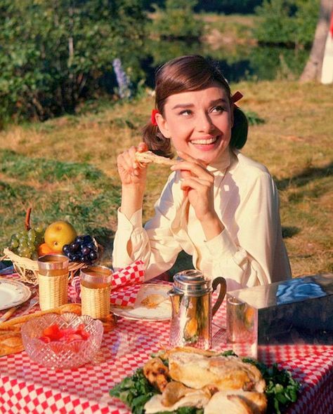 #Audrey #Hepburn 50's Aesthetic, Audrey Hepburn Outfit, Love In The Afternoon, Audrey Hepburn Born, 50s Aesthetic, Aubrey Hepburn, Audrey Hepburn Photos, Audrey Hepburn Style, Gary Cooper