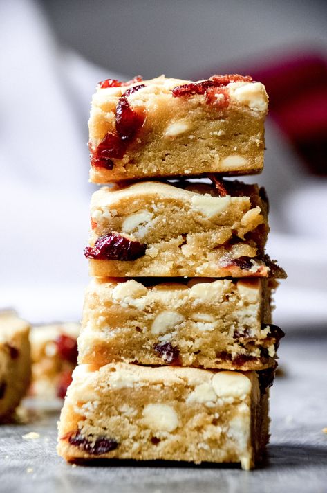 Cranberry White Chocolate Loaf, White Chocolate Bars Recipes, Bulk Desserts, Cheesecake Blondies, Cottage Bakery, Cranberry White Chocolate, Cranberry Bars, Chocolate Blondies, Pear Crisp