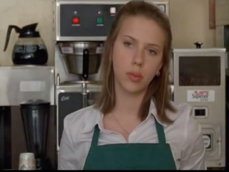 The Biggest Tips I Learned From Being a Starbucks Barista Cafe Barista Outfit, Barista Outfit, Starbucks Outfit, Barista Outfits, Cafe Barista, Starbucks Barista, Espresso Shot, Caramel Macchiato, Things I Learned