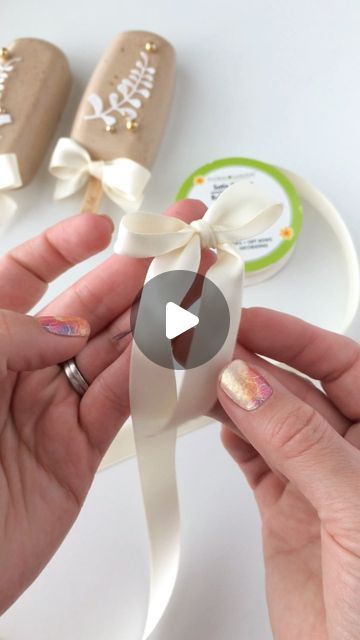 Sharp Scissors, Diy Treats, Bow Tutorial, Bow Making, Small Bows, Cake Servings, Popsicle Sticks, Diy Bow, Cakepops