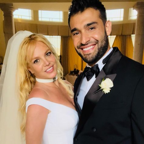 Britney Spears and Sam Asghari Break Up After One Year of Marriage - E! Online Britney Spears Wedding, Sam Asghari, Lynn Spears, Jamie Lynn Spears, First Year Of Marriage, Happy Married Life, Sarah Hyland, Travis Barker, Taylor Lautner