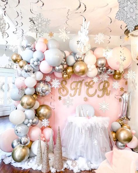 Winter Baby Birthday, 1st Birthday Themes Girl, Party Themes For Girls, First Birthday Winter, Princess First Birthday, Winter Onederland Birthday Party, Onederland Birthday Party, Winter Birthday Parties, Baby Birthday Themes