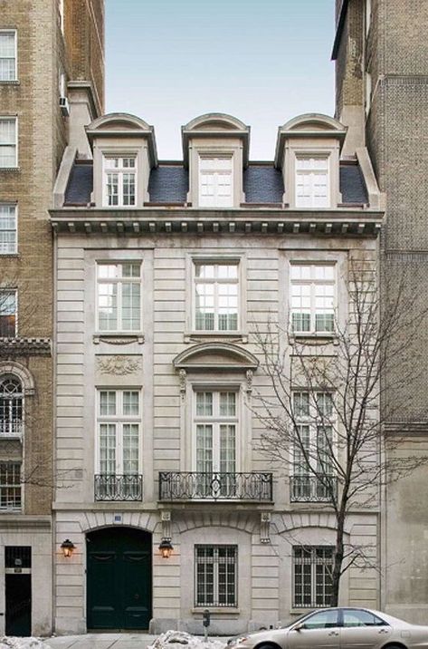 Town House Exterior, Townhouse Facade, Paris Townhouse, Manhattan Townhouse, Brownstone Homes, French Town, Townhouse Exterior, Apartments Exterior, Townhouse Designs