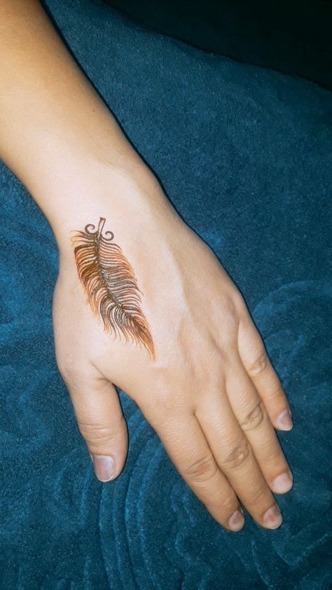 Feather Henna Designs, Henna Feather, Henna Palm, Elegant Henna, Henna Inspiration, Feather Tattoo Design, Feather Tattoo, Henna Designs, Print Tattoos