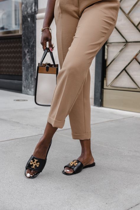 Tory Burch Slides Outfit, Tory Burch Sandals Outfit, Bison Board, Tory Burch Black Sandals, Black And Gold Sandals, Classy Flats, Tory Burch Slides, Gold Flat Sandals, Slides Outfit