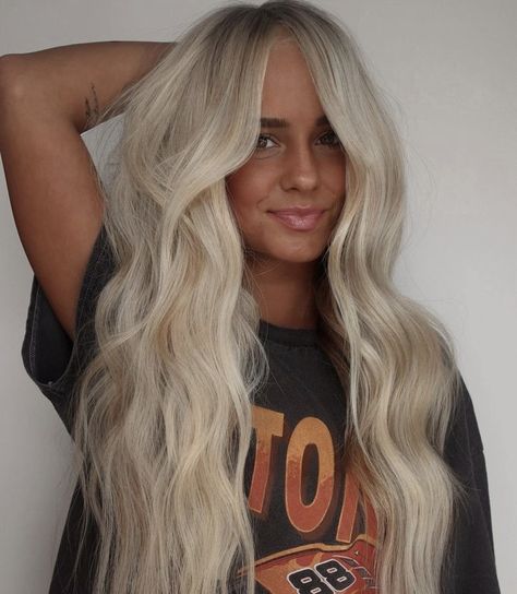 Blonde With Extensions, Blonde With Dimension, Country Hairstyles, Blonde Hair Goals, Hair Doo, Hair Color Unique, Dyed Blonde Hair, Blonde Hair Inspiration, Bright Blonde