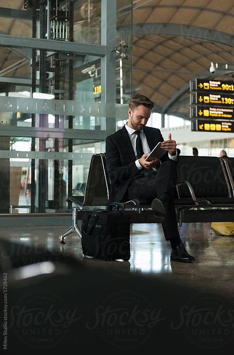 Airport Photography Men, Young Businessman Aesthetic, Airport Poses For Men, Aeroport Aesthetic, Airport Photoshoot, Men Cars Photography, Waiting At The Airport, Timeless Wardrobe Essentials, Male Portrait Poses