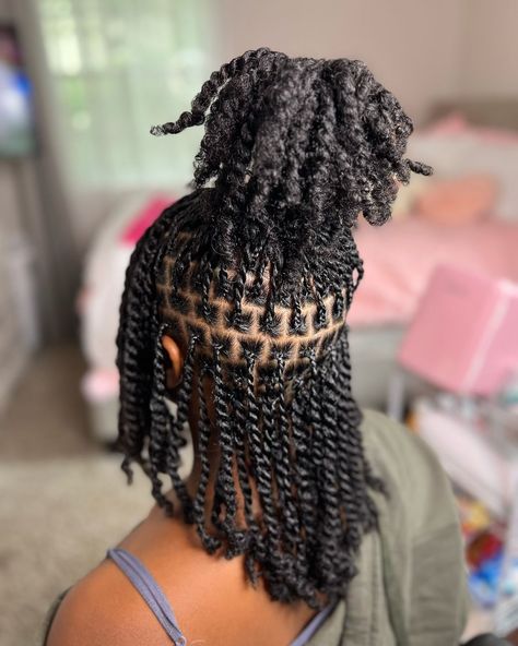 | Two strand juicy twists all done with client’s natural hair 💗💗 #hairglowww #twists #twostrandtwists #juicytwists #naturalhairstyles… | Instagram Dutch Braids Hairstyles, Juicy Twists, Hairstyles Elegant, Buzz Cuts, Dutch Braids, Quick Natural Hair Styles, Feed In Braids Hairstyles, Box Braids Hairstyles For Black Women, Braided Cornrow Hairstyles