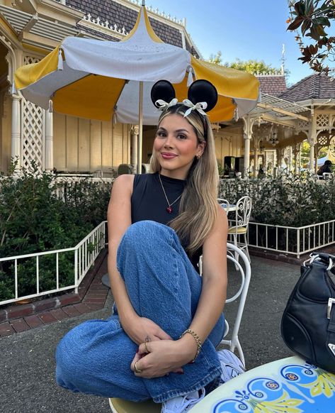 Disney Outfits For Summer, Disney California Adventure Outfit, Summer Disney Outfits, Cute Disney Fits, Disneyland Aesthetic Outfit, Disneyworld Outfits, Disneyland Dress, Disney Outfit Inspo, Disney Ootd