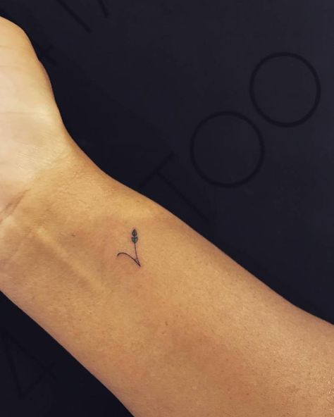 Vegetarian Tattoo, V Letter Tattoo, Tattoo On The Wrist, V Tattoo, Diy Tattoo Permanent, Romantic Tattoo, Cool Wrist Tattoos, Vegan Tattoo, Wrist Tattoos For Guys