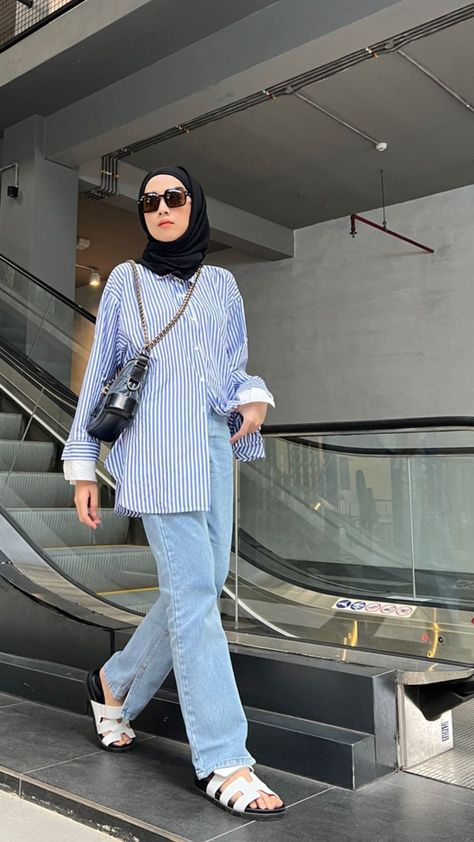 Blue Striped Shirt Outfit Hijab, Straight Cut Jeans Outfit, Linen Top Outfit, Blue Stripes Outfit, Denim Shirt Outfits, Ootd Kulot, Blue Striped Shirt Outfit, Stripes Outfit, Outfit Ngampus