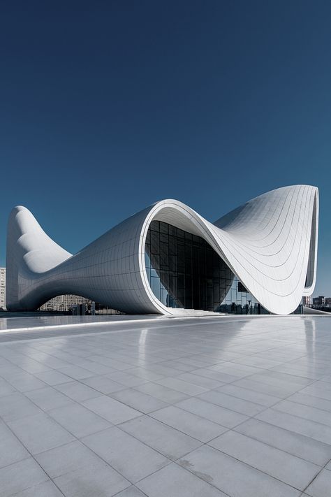 Heydar Aliyev Cultural Center is one of the most important and famous buildings of Azerbaijan. The center, which results from the competition that the country opened for constructing a cultural center with a modern approach, owes its reputation to Zaha Hadid, who always admires her understanding of design. Heydar Aliyev Cultural Center, where the Zaha Hadid aesthetics can be seen most clearly and known worldwide, has a lot to say in the name of deconstructivism. Futurism Architecture, Zaha Hadid Buildings, Neo Futurism, زها حديد, Zaha Hadid Architecture, Zaha Hadid Design, Deconstructivism, Famous Architecture, Norman Foster