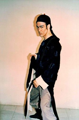 The dragon of jade Bruce Lee Family, Bruce Lee Pictures, Bruce Lee Quotes, Bruce Lee Photos, Jeet Kune Do, The Big Boss, Enter The Dragon, Martial Artist, Bruce Lee