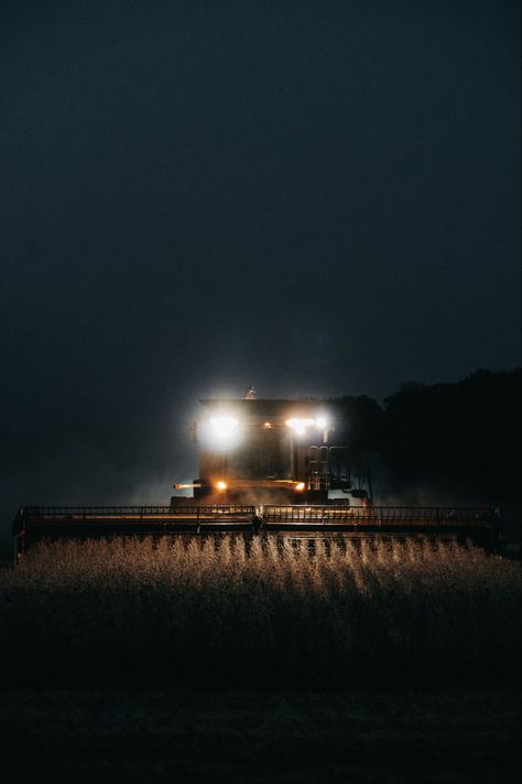 Farmer Wallpaper Iphone, Farmer Astethic, Agriculture Photography Farmers, Farmland Photography, Farming Wallpaper, Tractor Aesthetic, Harvest Photos, Harvest Photography, Farming Aesthetic