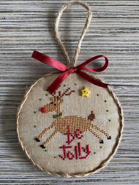 Stitched Ornaments, Stitch Ornaments, Christmas Fabric Crafts, Stitching Projects, Patchwork Heart, Craft Board, Cross Stitch Christmas, Winter Cross Stitch, Cross Stitch Christmas Ornaments