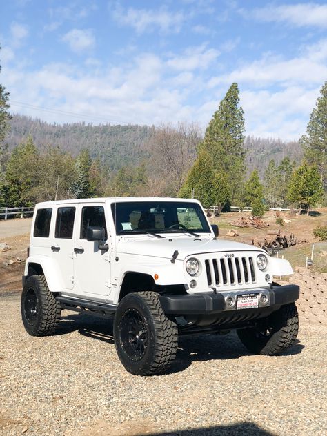 White Jeep Sahara, Jeep Sahara Unlimited, Baby Jeep, White Jeep Wrangler, Jeep Sahara, White Jeep, Cars Jeep, Dream Trucks, Dream Vehicles