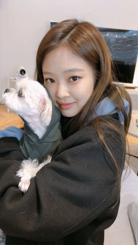 Jennie Christmas Wallpaper, Selca Kpop, Oppa Gangnam Style, Jennie Instagram, Gambar One Direction, رعب نفسي, Jennie Kim Blackpink, Mode Kpop, No Makeup