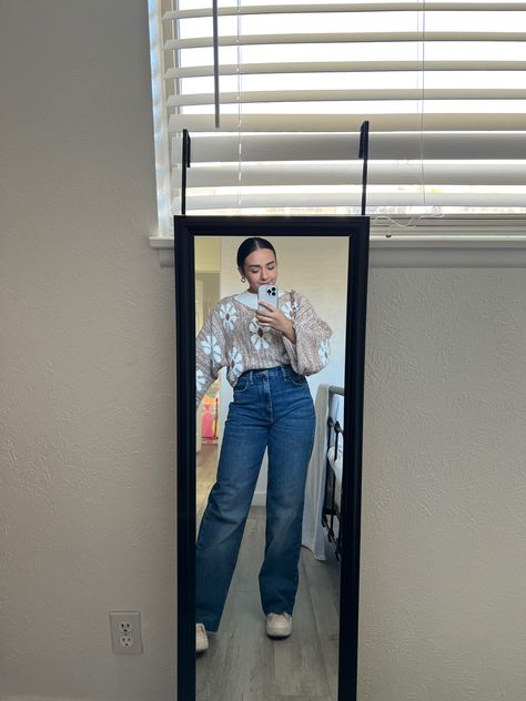 Ootd selfie wide leg jeans cropped sweater converse platform Converse Platform, Wide Leg Jeans Cropped, Ootd Selfie, Jeans Cropped, Outfits With Converse, Cropped Sweater, Cropped Jeans, Wide Leg Jeans, Leg Jeans