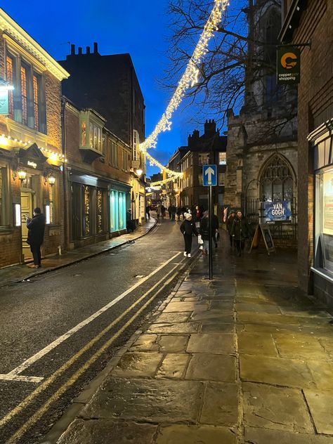 Quarterlife Crisis, York Yorkshire, Leeds University, Christmas In England, York England, New York Aesthetic, Christmas Town, London Street, Winter Night