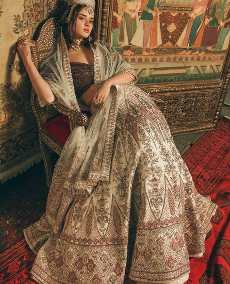 Khush Wedding Magazine on Instagram: “Exquisite bridal lehengas by Payal Keyal now available to buy at London based @nikazaasiancouture’s ⁠ ⁠ Book a virtual appointment by…” Payal Keyal, Adriana Lima Lingerie, Royal Indian, Bridal Lehengas, Indian Couture, Girl Things, Lehenga Designs, Indian Fashion Dresses, Desi Fashion