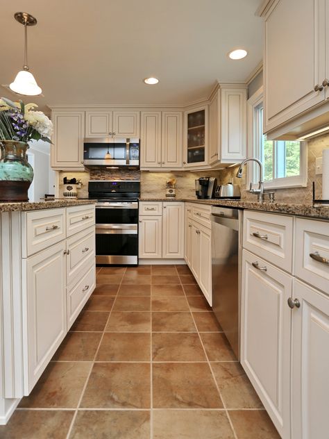 #Beautiful before & after photos of a white kitchen with quartz #countertops! www.kitchenmagic.com Antique White Kitchen Cabinets, Kitchen With White Cabinets, Antique White Cabinets, Antique White Kitchen, Brown Tile, Model Dapur, Kitchen Floor Tiles Ideas, Kabinet Dapur, Tuscan Kitchen