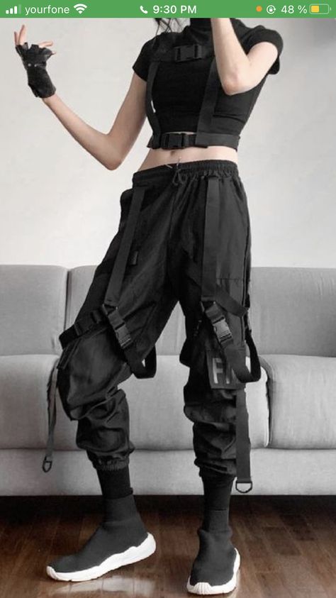 Tech Wear Women Aesthetic, Techwear Woman Outfit, Tech Clothing Women, Womens Techwear Fashion, Parkour Outfits Female, Tech Ware Outfits, Women’s Techwear, Assassin Aesthetic Outfit Modern, Warcore Outfits Women