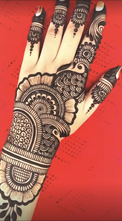 Aloo Tuk Recipe, Medhini Designs Front Side, Short Mehndi Designs Front Hand, Mehndi 2024, Mehndi Pics, Round Mehndi, Mehndi Design Bridal, Front Mehndi, Round Mehndi Design