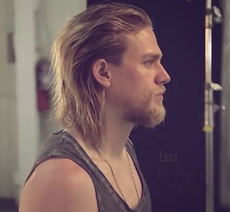 Jax Teller Jax Teller Haircut, Long Hair Drawing, Medium Length Hair Men, Beard Hairstyle, Hair Drawing, Jax Teller, Men Haircut Styles, Corte De Cabelo Masculino, Charlie Hunnam