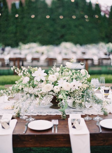 Elegant White Utah Wedding via oncewed.com Winter Wedding Centerpieces, Flowers And Greenery, Table Setting Decor, White Wedding Flowers, Wedding Tablescapes, Utah Weddings, Boho Vintage, Floral Centerpieces, Flower Centerpieces