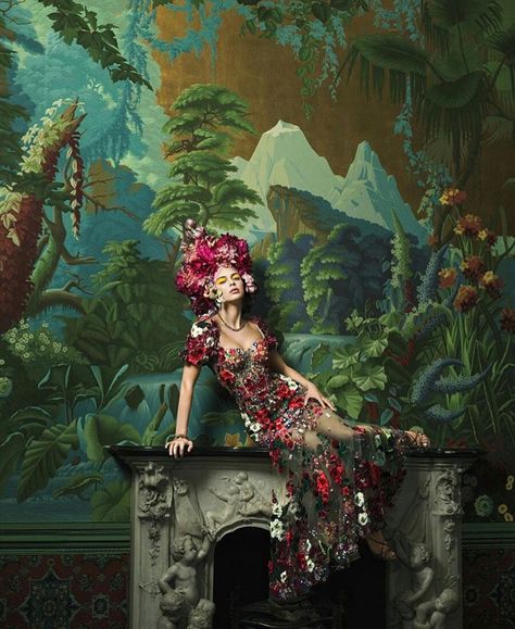 Alas Marcus Piggott, Mert And Marcus, Ethno Style, Hand Painted Wallpaper, Vogue Us, Pretty Pins, Woman Sitting, Vogue Covers, Shooting Photo