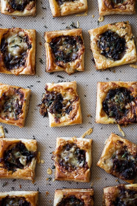 Appetizers For Wine Tasting, French Onion Soup Bites, Nye Food Ideas, Appetizers For Wine, Wedding Food Station Ideas, Puff Pastry Squares, Appetizer Toasts, Wedding Food Station, Pastry Squares