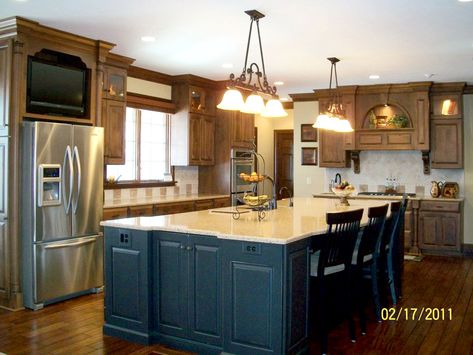 Blue Island Brown Cabinets, Large Kitchen Island Designs, Kitchen With Big Island, Brown Front Doors, England Farmhouse, Functional Kitchen Island, Freestanding Kitchen Island, Bistro Kitchen, Tall Kitchen