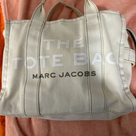 marc jobs tote bag Marc Jobs Tote Bag, Marc Jobs, Marc Jacobs, Tote Bag, Jewelry Watches, Plus Fashion, Outfit Inspo, Jeans Shoes, Fashion Tips