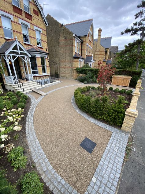 Low Maintenance Driveway, Resin Driveway Ideas Uk, Driveway Resin, Resin Driveway Ideas, 70s Books, Cottage Driveway, Gravel Garden Path, Front Driveway Ideas, Shingle Driveway