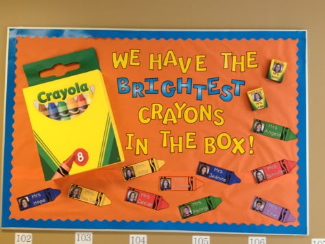 Back to school bulletin board Crayon Box Bulletin Board Ideas, Bulitten Board Ideas Back To School, Crayon Bulletin Board Preschool, Crayon Back To School Bulletin Board, Welcome Back To School Bulletin Boards With Student Names, Crayon Bulletin Boards, Crayon Themed Classroom, Toddler Bulletin Boards, Elementary Bulletin Boards