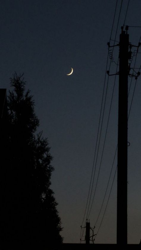 Light Grunge, Night Sky Moon, Sky Photography Nature, The Moon Is Beautiful, Witchy Wallpaper, Look At The Moon, Aesthetic Space, Moon Aesthetic, Shadow Photos