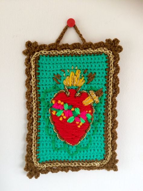 Crochet Sacred Heart, Sacred Heart Crochet Pattern, Sacred Heart Crochet, Bohemian Crochet, Christian Crafts, Heart Embroidery, Crafts With Pictures, Crochet Heart, Creative Hobbies