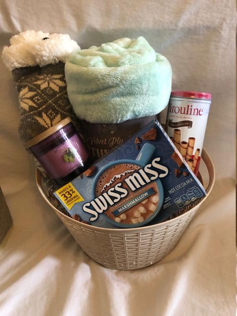 Cozy Night In Gift Basket, Basket Date, Night In Gift Basket, Hot Cocoa Packets, Photo Basket, Movie Basket Gift, Homemade Gift Baskets, Christmas Gift Baskets Diy, Raffle Basket