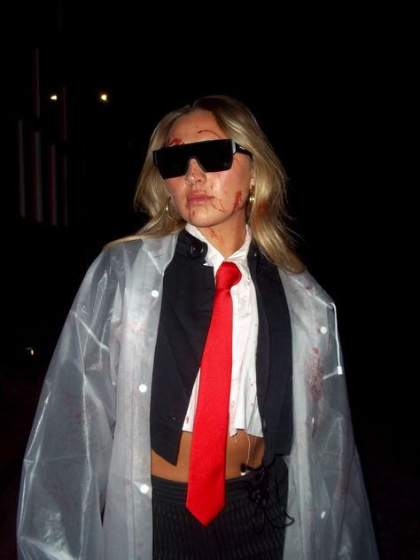 American Pshyco Fantasia, American Pshyco Halloween Costume, Masculine Halloween Costumes For Women, Uni Halloween Costumes, American Psyco Custom Girl, American Pyscho Women Costume, Halloween Costumes Film Characters, Patrick Bateman Costume Woman, Horror Movie Halloween Costumes Women