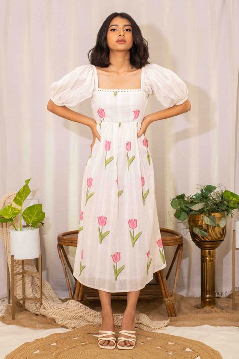 Buy White Cotton Print Tulip Garden Square Midi Dress For Women by Kalakaari By Sagarika Online at Aza Fashions. Silk Drape Dress, Weave Dress, Round Dress, Cowl Dress, Tulip Print, Gathered Dress, Layered Dress, Embroidery Floral, Cotton Midi Dress