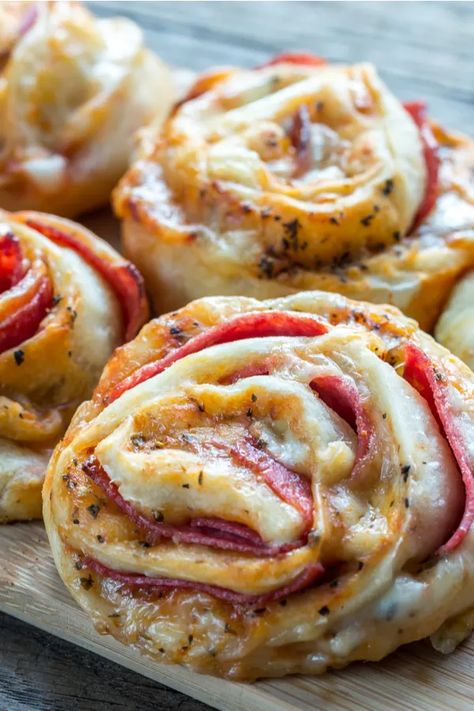 Homemade Pizza Rolls - A Great Party Food Appetizer or Snack Homemade Pizza Rolls, Crescent Roll Recipes, Best Appetizer Recipes, Appetizers Easy Finger Food, Superbowl Snacks, Pizza Recipes Homemade, Pizza Rolls, Party Food Appetizers, Best Appetizers