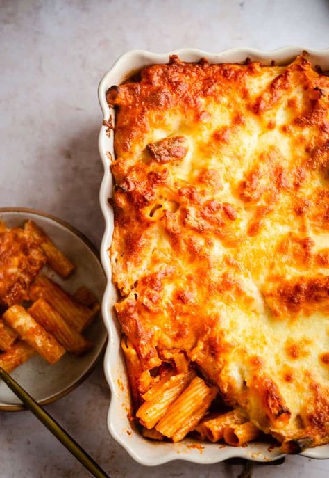 Rigatoni Al Forno with Béchamel Sauce Italian Main Dishes, Sausage Rigatoni, Béchamel Sauce, Baked Rigatoni, Cheesy Pasta, Bechamel Sauce, Roasted Broccoli, Pasta Dish, Feeding A Crowd