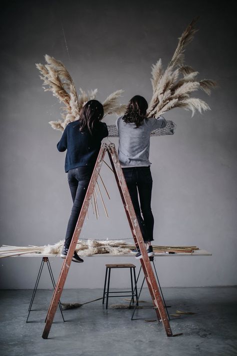 Pampas Cloud Installation with Mary Lennox in our Studio in Berlin - Our Food Stories Pampas Cloud, Diy Wedding Reception Food, Wedding Reception Centerpieces Diy, Cloud Installation, Diy Wedding Reception, Grass Decor, Pampas Grass Decor, Wedding Reception Food, Food Stories