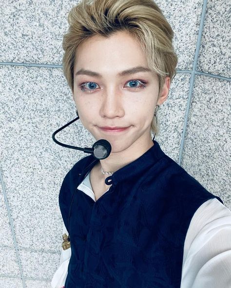 Lee Felix Long Hair, Felix Long Hair, Felix Blue Hair, Brown Hair Pictures, Blue Hair Dark, Kids Hair Color, Eye Contacts, Eye Close Up, Hair Icon