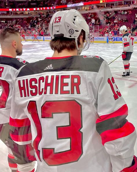 Nico Hischier, Hot Hockey Players, Hockey Girl, Captain My Captain, Bonnie Wright, Nhl Players, New Jersey Devils, Hockey Teams, Hockey Players