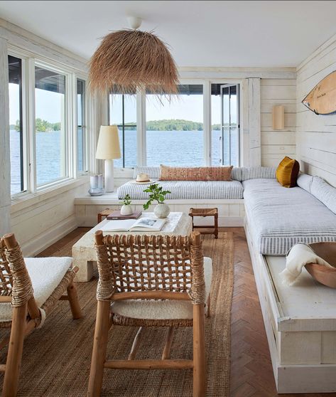 Scandinavian Lake House Interior, Scandinavian Beach House Interior Design, Vintage Beach House Aesthetic, Beach Bungalow Interior, Small Beach House Interior, Coastal Cabin, Muskoka Cottage, Small Beach Houses, Style Surf