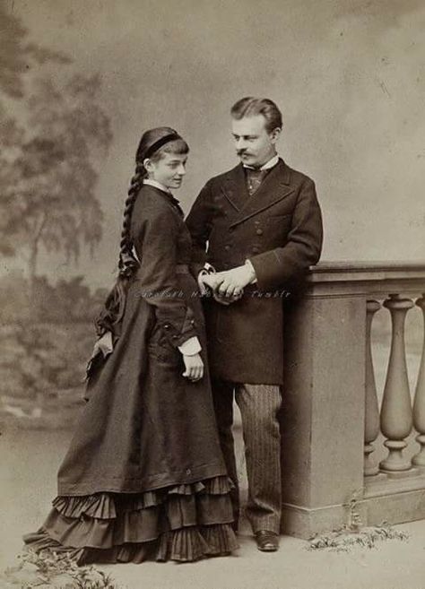 Victorian Couple Portrait, 1920 Photos, Vertrouw Op God, Victorian Life, Victorian Couple, Old Portraits, Victorian Photos, Vintage Couples, Old Photography